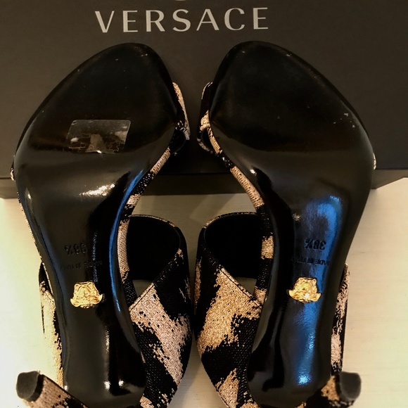 VERSACE Leopard Heeled Sandals🐆 - Picture 4 of 6